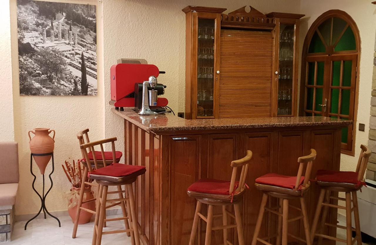 Apollo Hotel Delphi Bagian luar foto