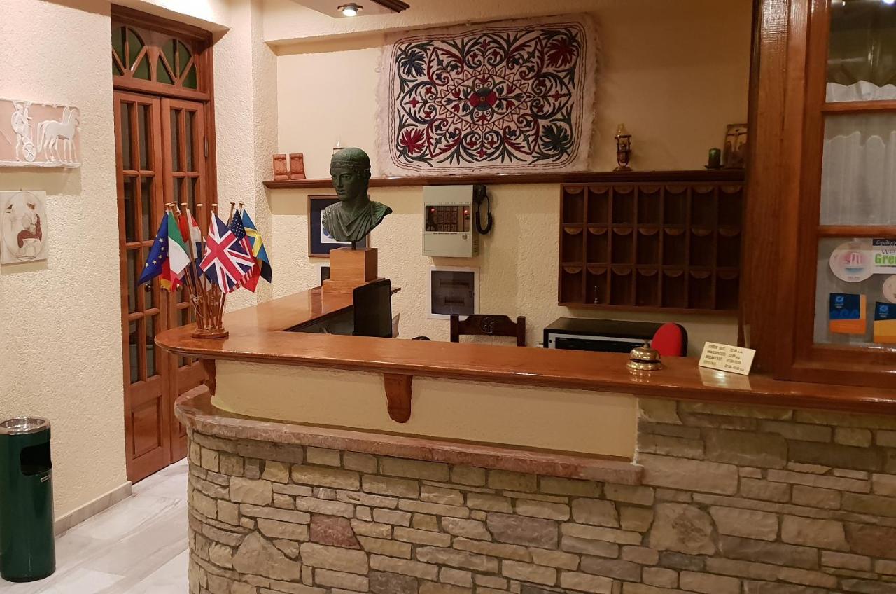 Apollo Hotel Delphi Bagian luar foto