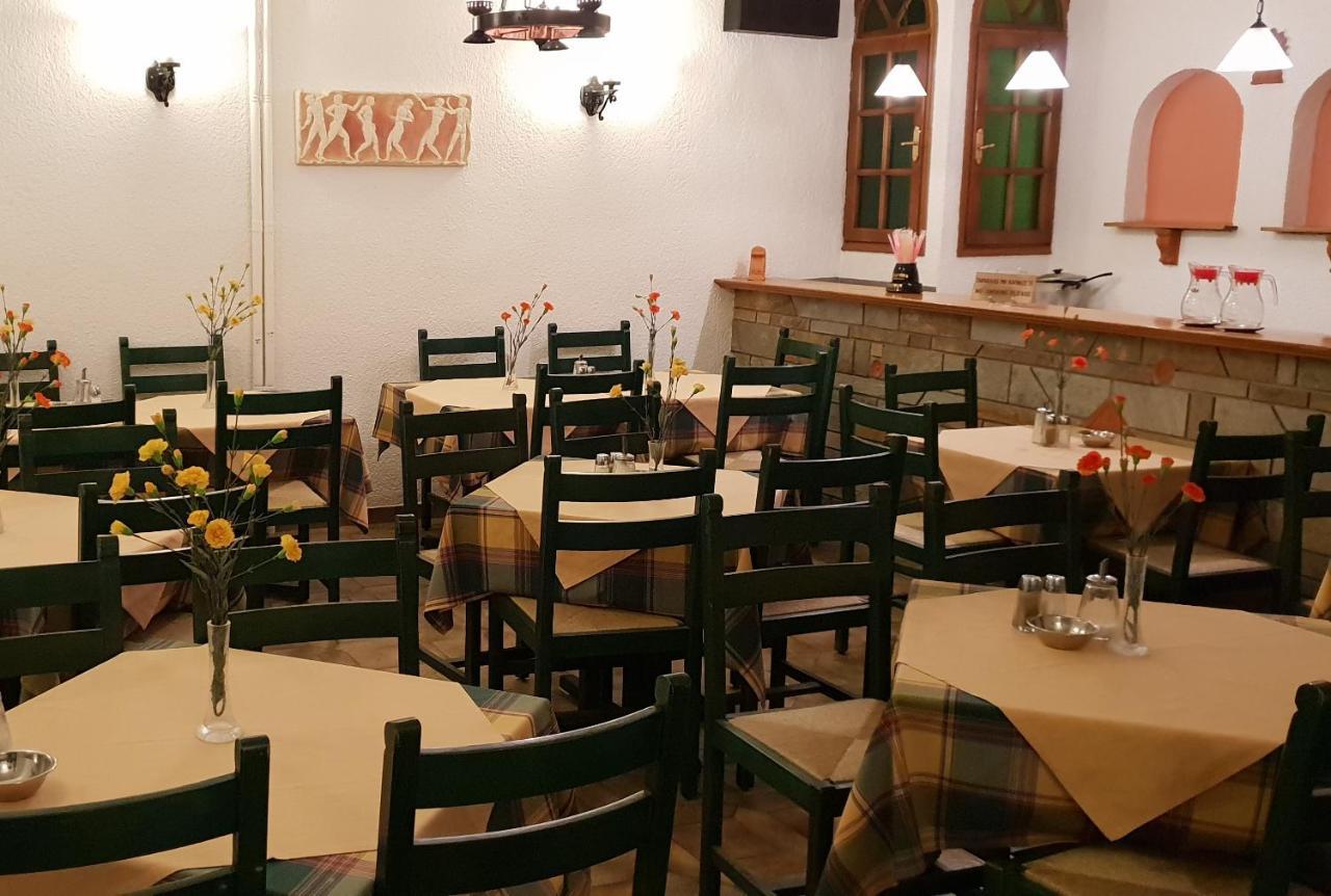 Apollo Hotel Delphi Bagian luar foto