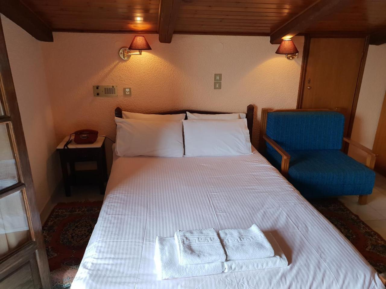 Apollo Hotel Delphi Bagian luar foto